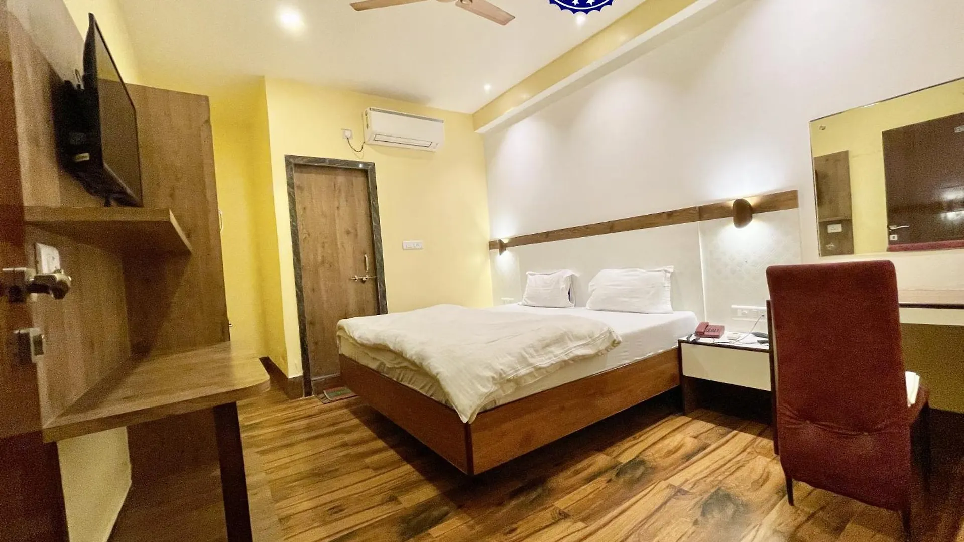 Hotel Shivam ! Varanasi होटल शिवम హోటల్ శివం ஹோட்டல் சிவம் Foreigner'S Choice ! Fully Air-Conditioned Hotel With Lift & Parking Availability, Near Kashi Vishwanath Temple, And Ganga Ghat, Best Hotel In Varanasi 2