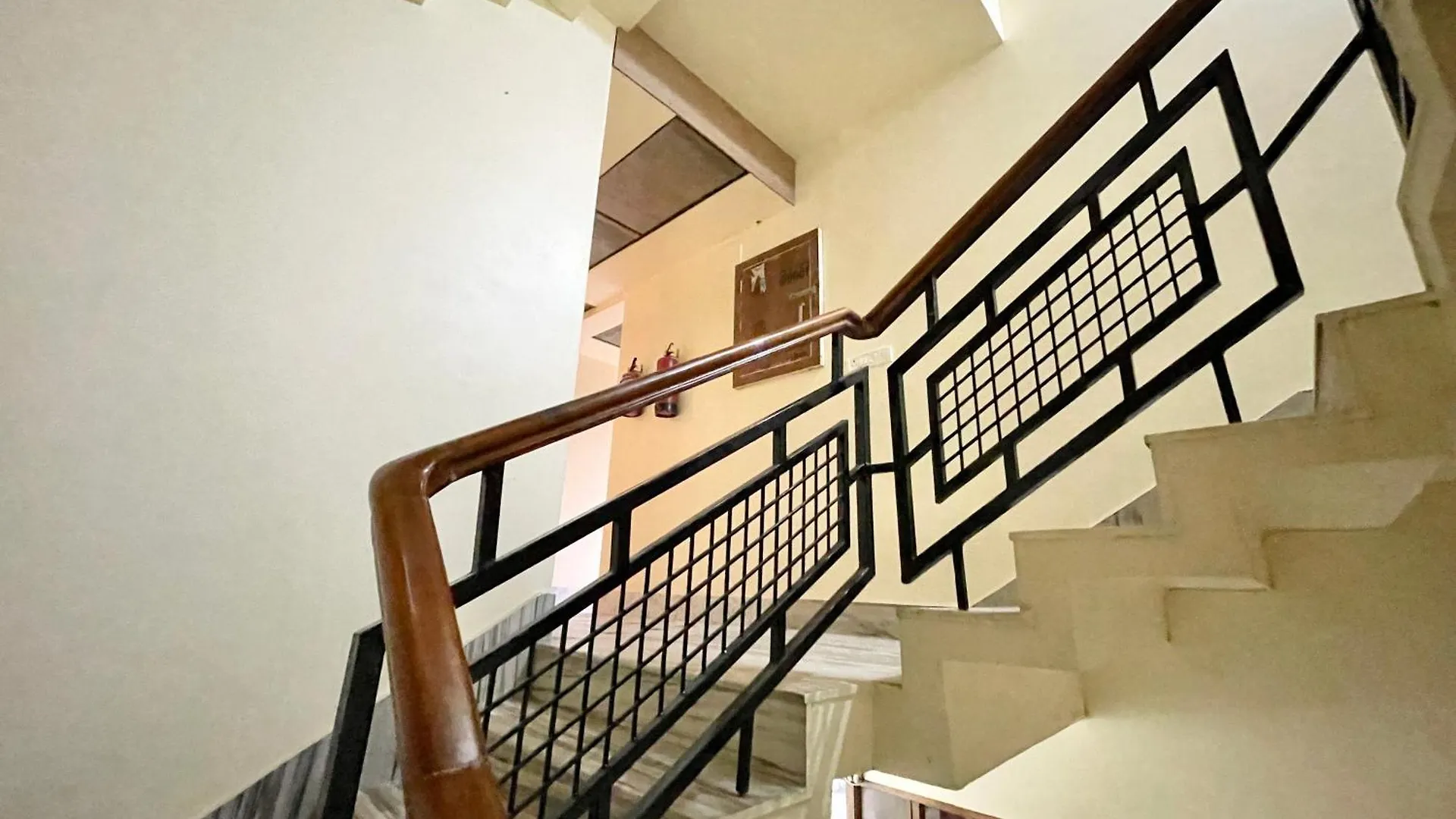 Hotel Shivam ! Varanasi होटल शिवम హోటల్ శివం ஹோட்டல் சிவம் Foreigner'S Choice ! Fully Air-Conditioned Hotel With Lift & Parking Availability, Near Kashi Vishwanath Temple, And Ganga Ghat, Best Hotel In Varanasi 2