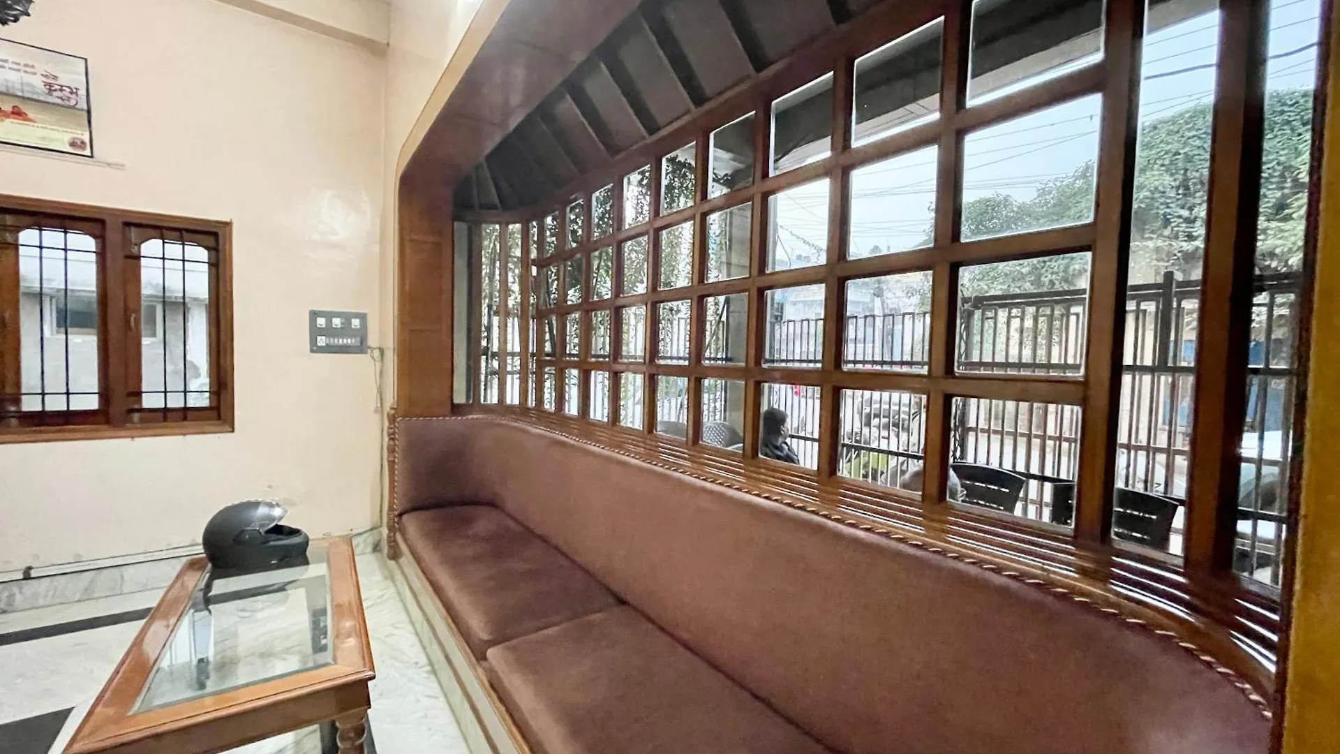 Hotel Shivam ! Varanasi होटल शिवम హోటల్ శివం ஹோட்டல் சிவம் Foreigner'S Choice ! Fully Air-Conditioned Hotel With Lift & Parking Availability, Near Kashi Vishwanath Temple, And Ganga Ghat, Best Hotel In Varanasi 2 4*,