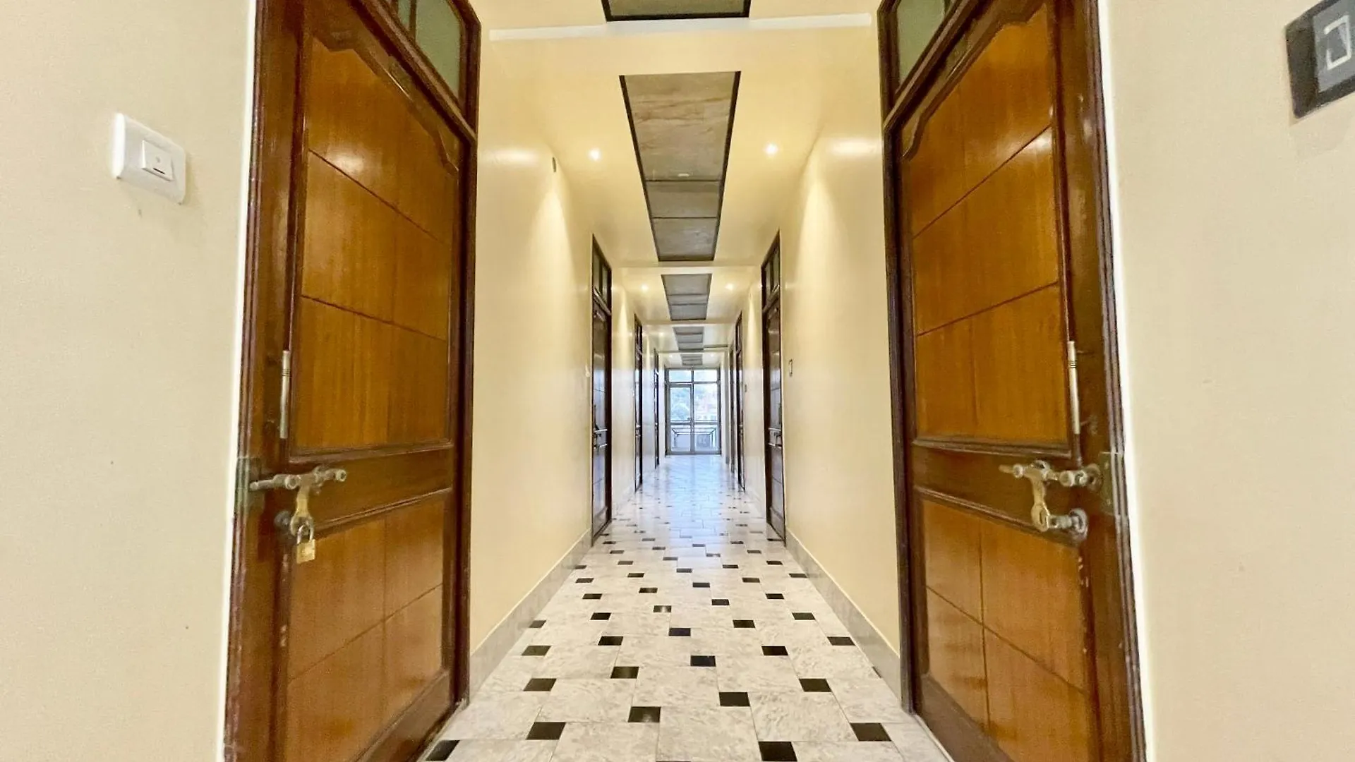 Hotel Shivam ! Varanasi होटल शिवम హోటల్ శివం ஹோட்டல் சிவம் Foreigner'S Choice ! Fully Air-Conditioned Hotel With Lift & Parking Availability, Near Kashi Vishwanath Temple, And Ganga Ghat, Best Hotel In Varanasi 2