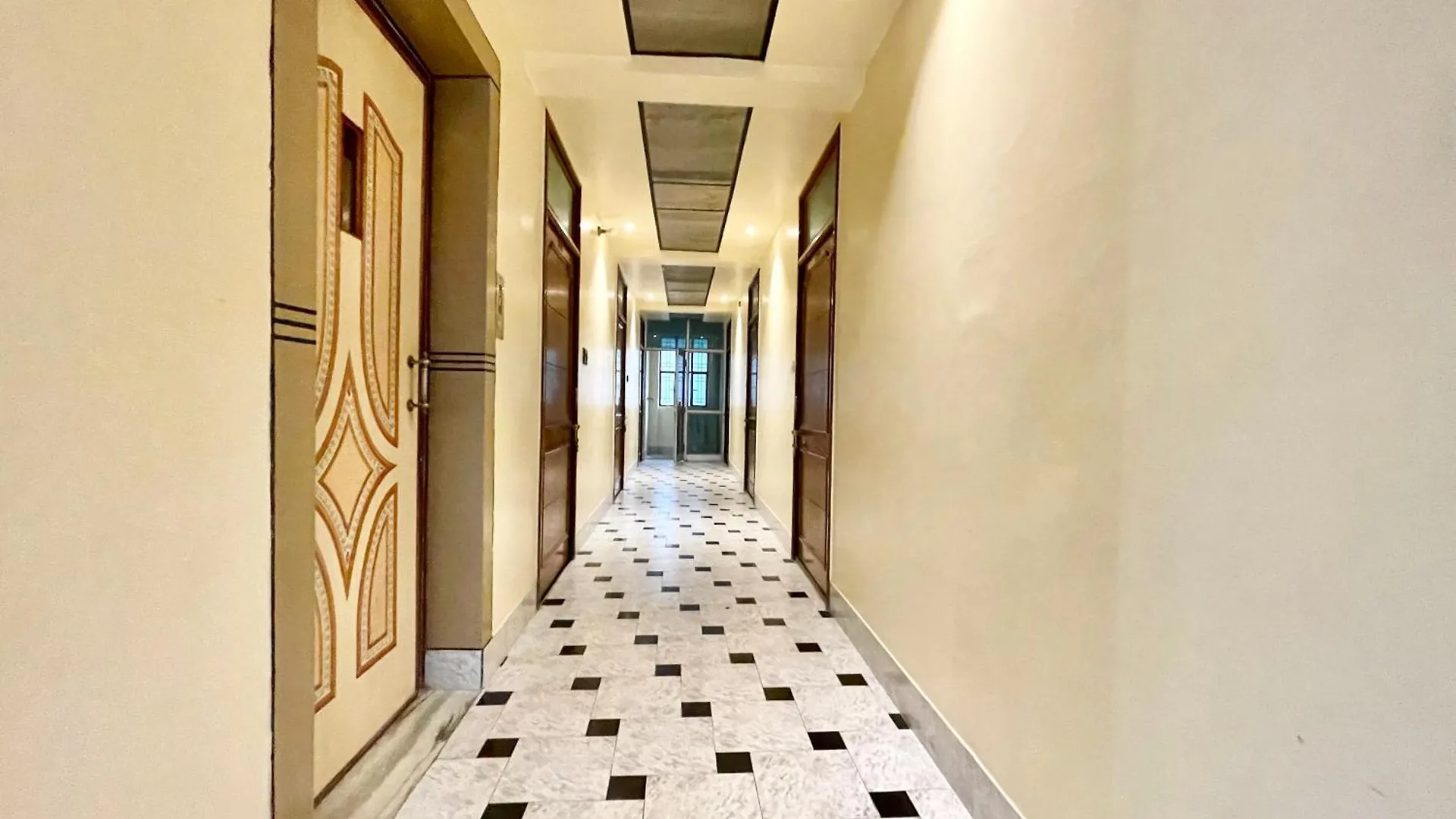 Hotel Shivam ! Varanasi होटल शिवम హోటల్ శివం ஹோட்டல் சிவம் Foreigner'S Choice ! Fully Air-Conditioned Hotel With Lift & Parking Availability, Near Kashi Vishwanath Temple, And Ganga Ghat, Best Hotel In Varanasi 2