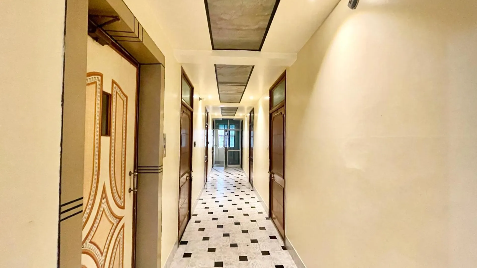 Hotel Shivam ! Varanasi होटल शिवम హోటల్ శివం ஹோட்டல் சிவம் Foreigner'S Choice ! Fully Air-Conditioned Hotel With Lift & Parking Availability, Near Kashi Vishwanath Temple, And Ganga Ghat, Best Hotel In Varanasi 2 India