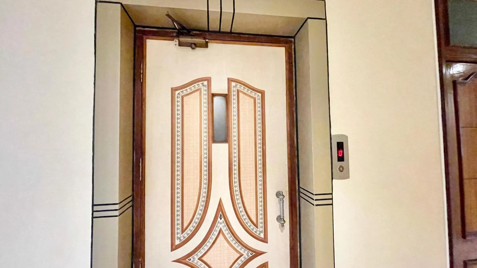Hotel Shivam ! Varanasi होटल शिवम హోటల్ శివం ஹோட்டல் சிவம் Foreigner'S Choice ! Fully Air-Conditioned Hotel With Lift & Parking Availability, Near Kashi Vishwanath Temple, And Ganga Ghat, Best Hotel In Varanasi 2